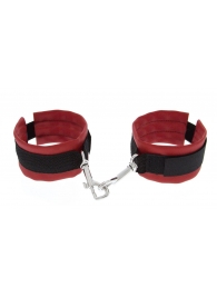 Красно-чёрные полиуретановые наручники Luxurious Handcuffs - Blush Novelties - купить с доставкой во Владимире