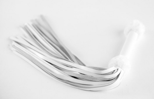 Белая плеть из натуральной кожи с меховой отделкой - 50 см. - БДСМ Арсенал - купить с доставкой во Владимире